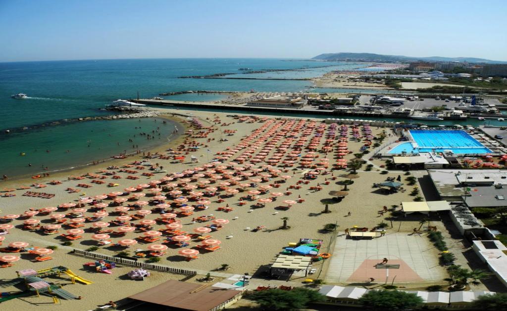 Portoverde Beach Apartments Мисано Адриатико Екстериор снимка